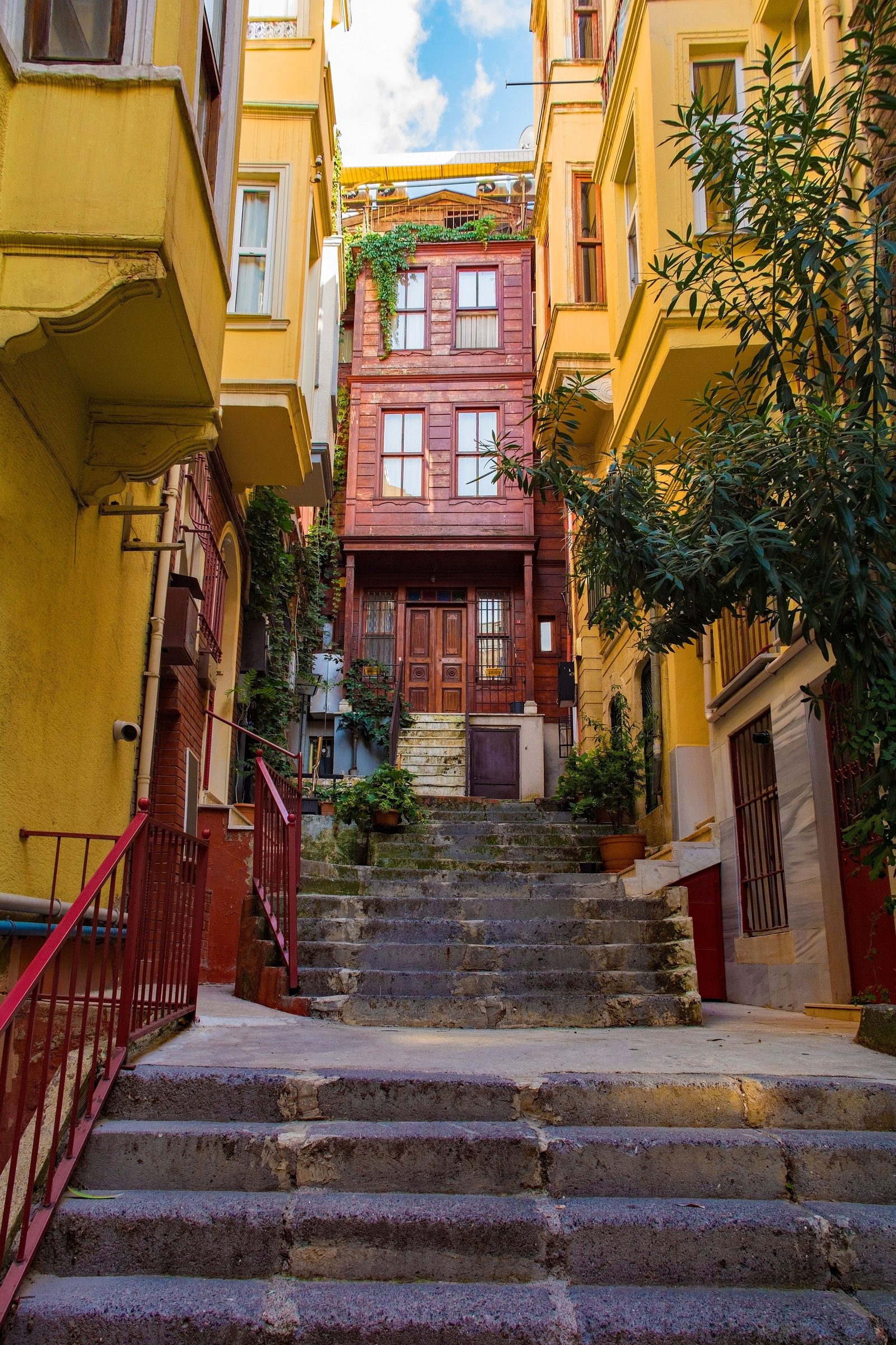 Cihangir & Çukurcuma, Istanbul: The Hill of Long Breakfasts and Older Furniture