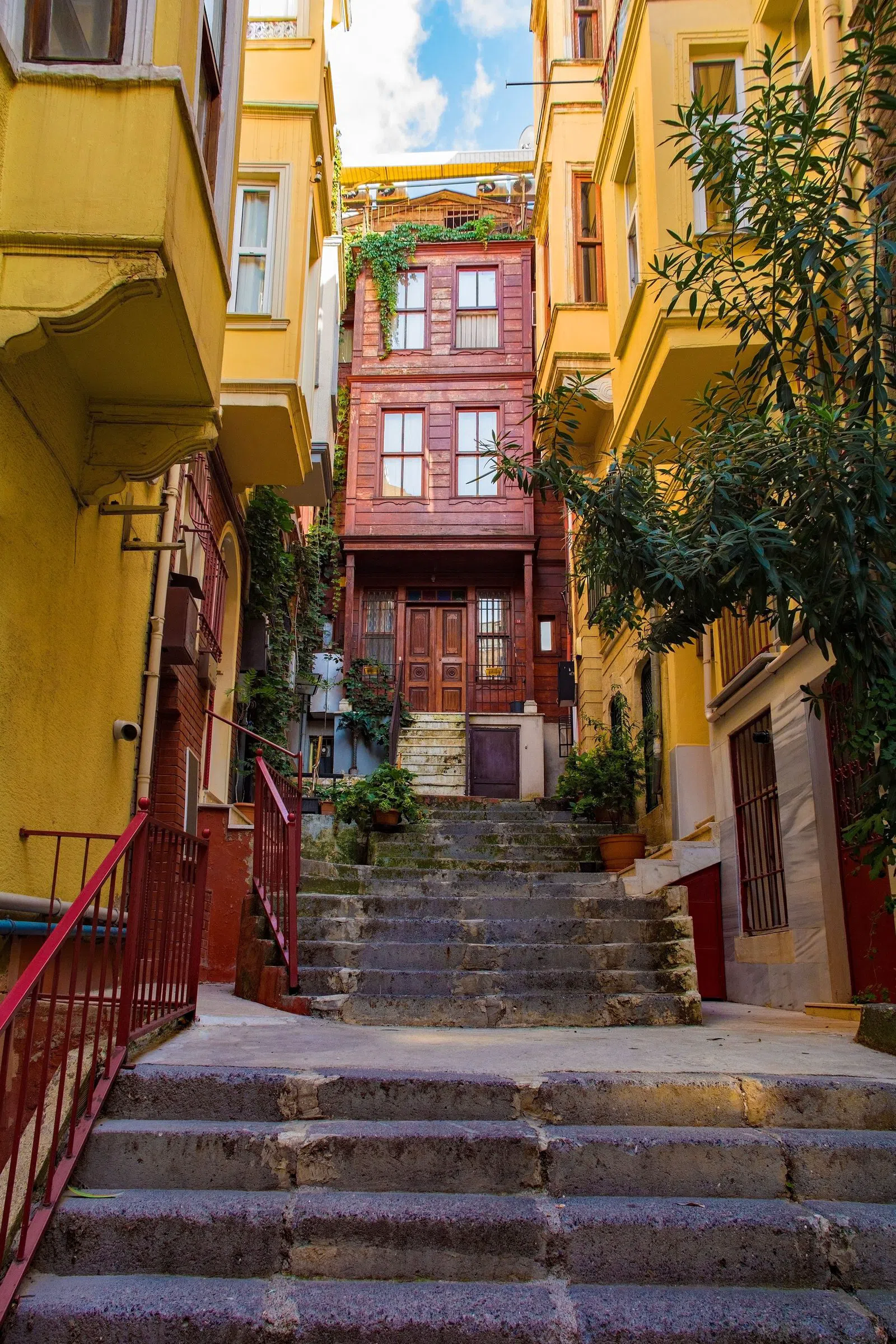 Cihangir & Çukurcuma, Istanbul: The Hill of Long Breakfasts and Older Furniture